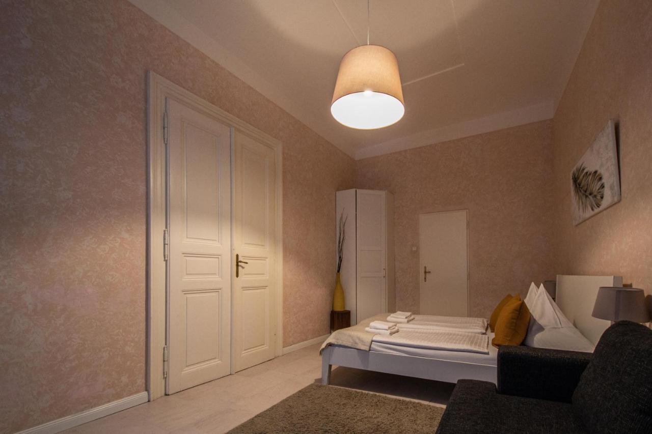 Rose Ruterra Suite Praga Esterno foto